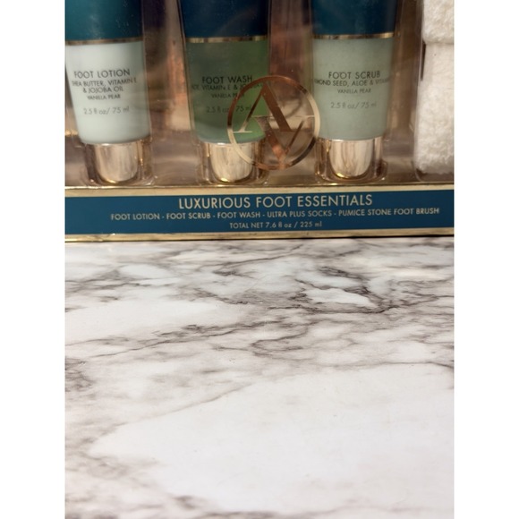 ADRIENNE VITTADINI LUXURIOUS FOOT ESSENTIALS~LOTION, WASH, SCRUB & MORE (2764) - Picture 3 of 7